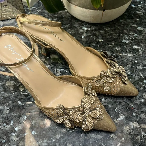 Betsy Johnson Gold heels - Picture 4 of 6